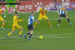 巴塞罗那逆转西班牙人夺冠：莱万双响锁定西甲荣耀